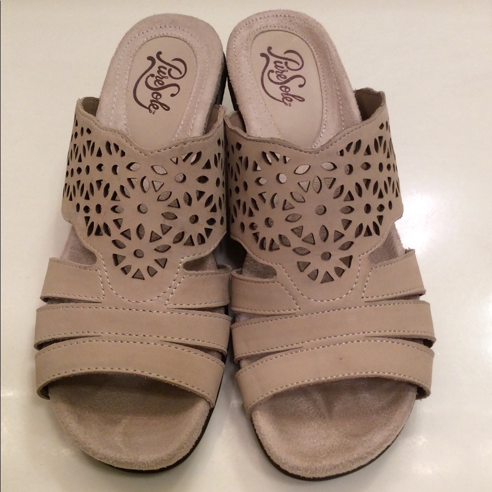 Slip on Wedge Sandal! EUC
